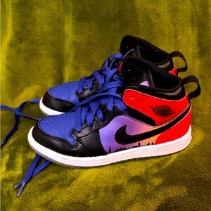 Nike Air Jordan 1 Mid’s- Skyline Kids Size 13